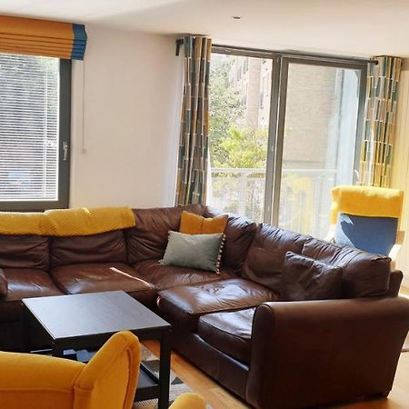 Altido Alluring 3Br Apt Near The Centre With Parking Edinburgh Eksteriør bilde