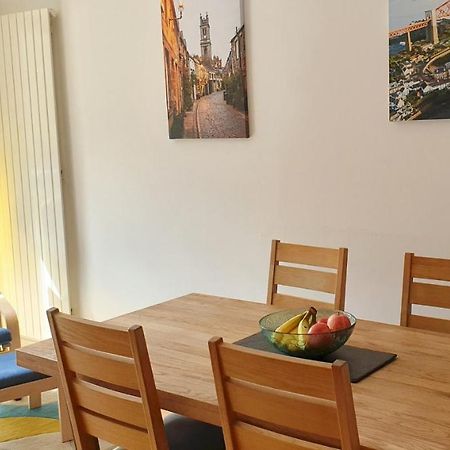 Altido Alluring 3Br Apt Near The Centre With Parking Edinburgh Eksteriør bilde