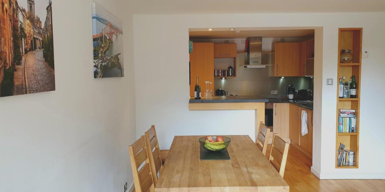 Altido Alluring 3Br Apt Near The Centre With Parking Edinburgh Eksteriør bilde