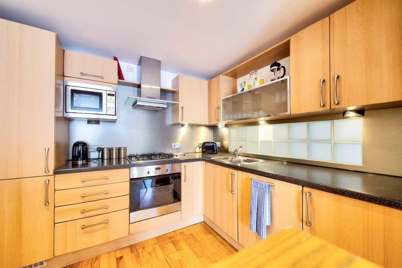 Altido Alluring 3Br Apt Near The Centre With Parking Edinburgh Eksteriør bilde